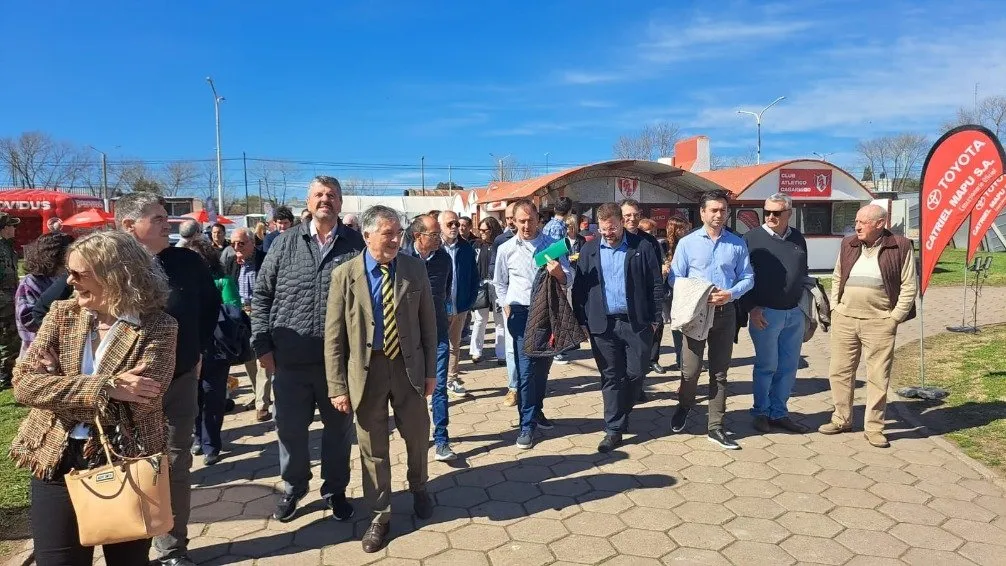 Cortaron las cintas y quedó habilitada la 95ª Exposición Rural de Bolívar